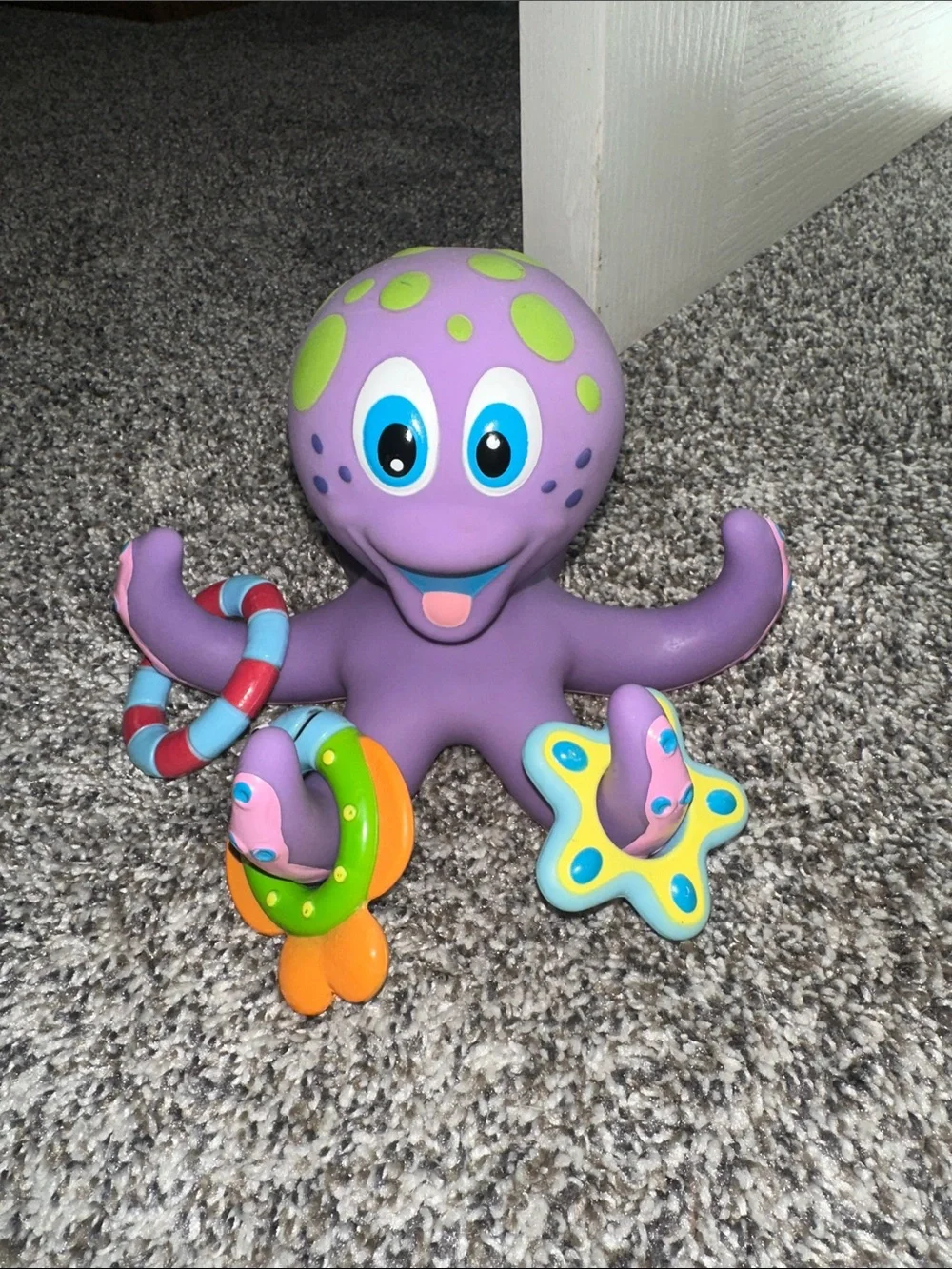 Nuby Purple Octopus Hoopla Bath Toy with Tossing Rings